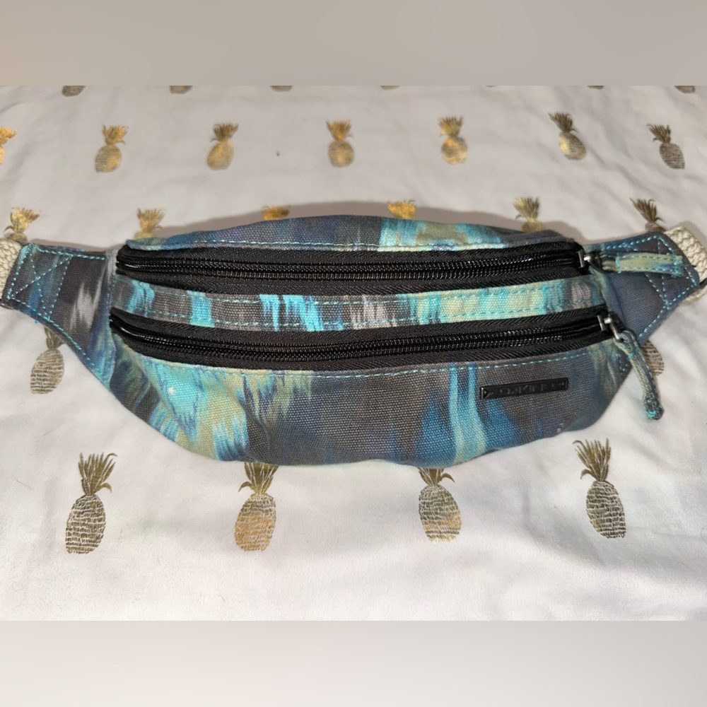 Dakine Unisex Hip Pack, Hiking Sporty Hippie Athletic Bag, Adjustable. EUC.